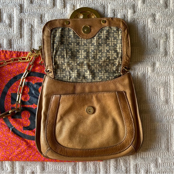 Brown Leather Tory Burch Crossbody with Chain & Metal Medallion Logo Closure - Picture 3 of 7